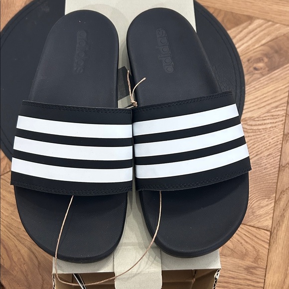 Adidas Black and White Striped Slides NIB - Picture 1 of 5